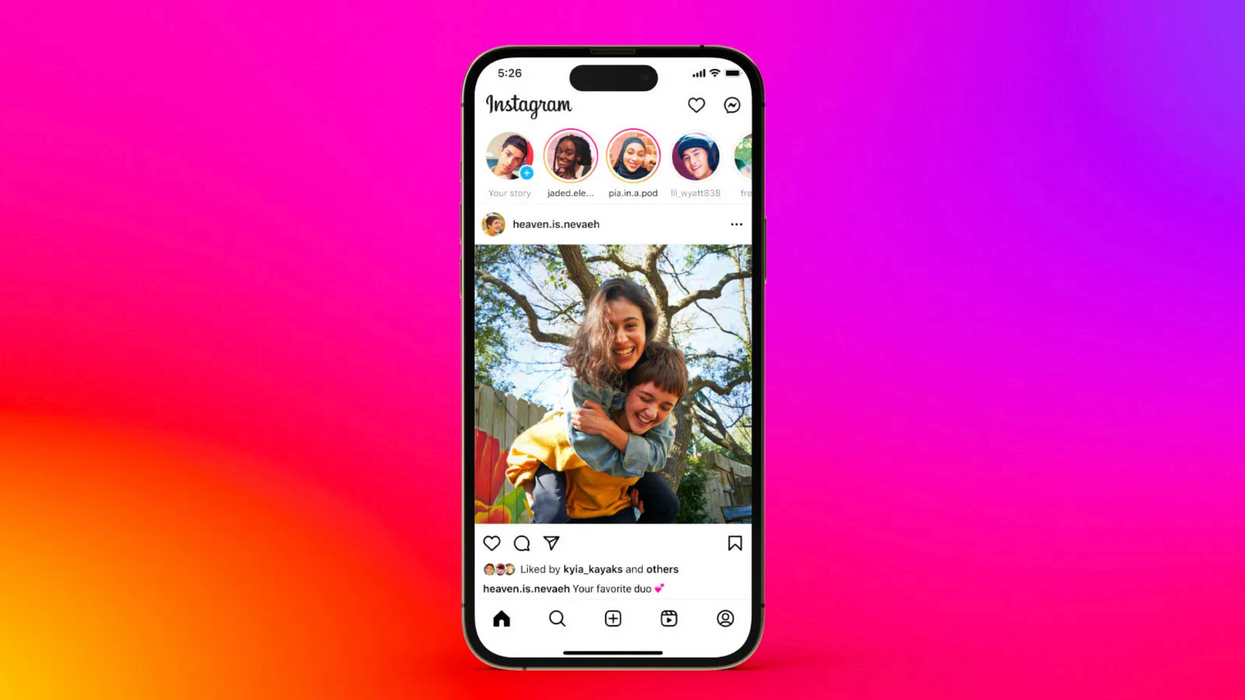 Bạn không quan tâm đến tính năng Instagram Shop Tab? Loại bỏ nó để tạo cho màn hình chính của bạn trông gọn gàng hơn. Tùy chỉnh hiển thị các tính năng cần thiết cho tài khoản Instagram của bạn.